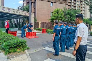 卡莱尔：这场比赛对哈利伯顿很重要 他在开局不顺后坚持了下来